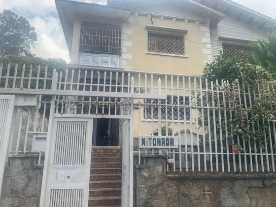 Ms: 23-33142 En Venta Amplia Casa En Las Acacias. A=481m2, 6h, 4b, 3p.