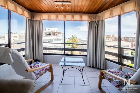Apartamento En Venta De 3 Dormitorios En Edificio Palm Beach , Punta Del Este , Gorlero , Maldonado 