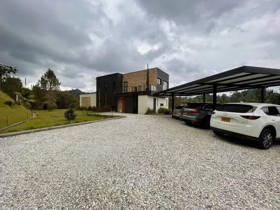 Casa En Venta En El Retiro Via La Ceja