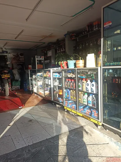 Taller De Motos Y Almacen De Repuestos 
