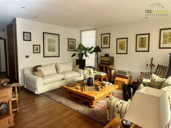 Casa En Venta De 3 Dorm. En Peñalolén