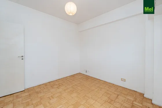 Excelente Semipiso  De 3 Ambientes Con Dependencia Al Frente