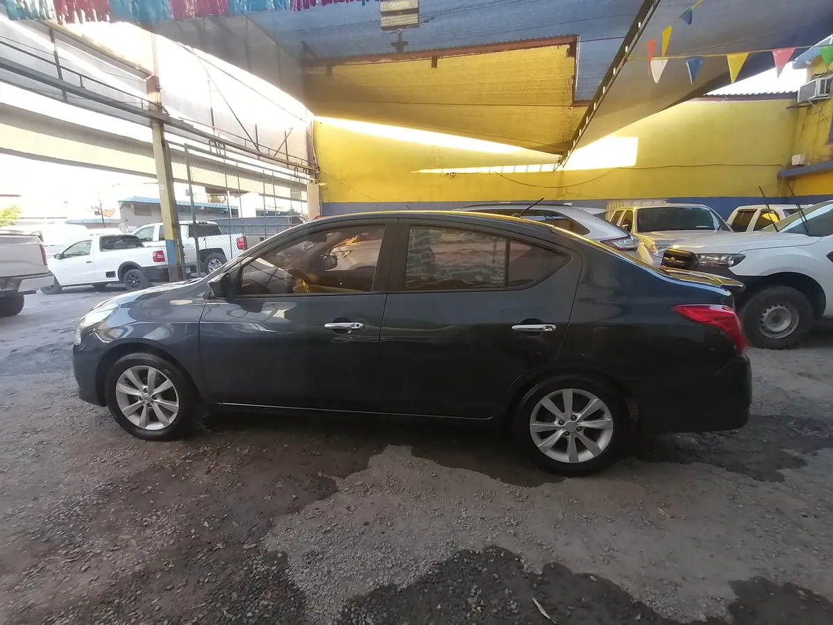Nissan Versa 2015 1.6 Advance L4 At