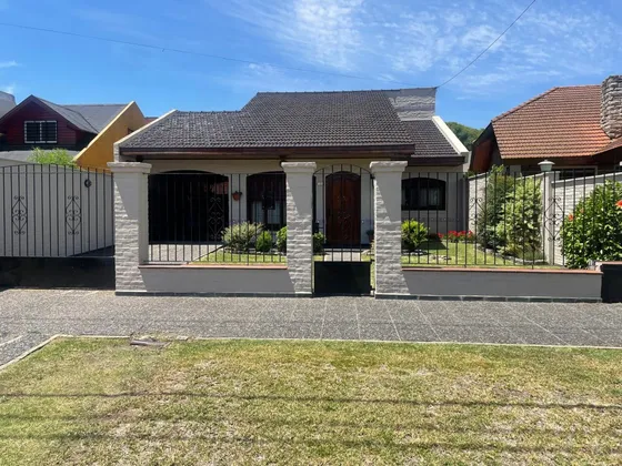 Amplia Casa Familiar En Venta, Excelente Estado!