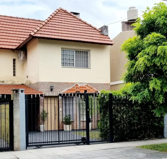 Triplex Con Patio Y Pileta En Venta En Ituzaingo