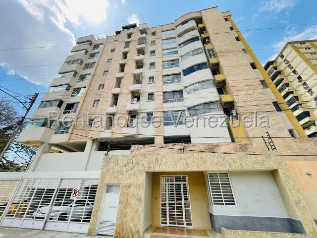 Apartamento Amoblado En Venta Urb. La Esperanza, Edificio Con Planta Electrica, Calle Cerrada, 25-520 More