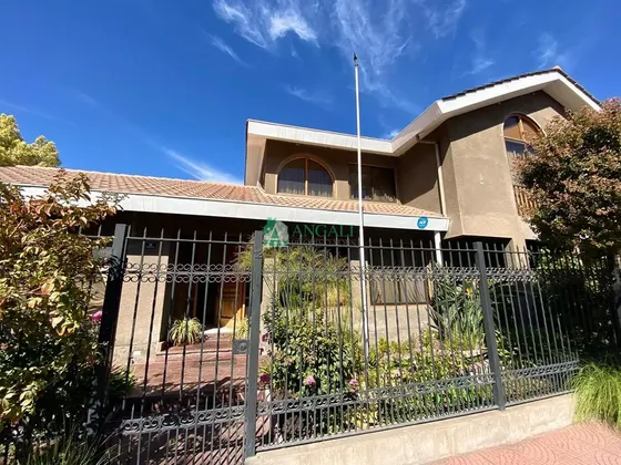 Casa En Venta De 4 Dorm. En Centro De Los Andes