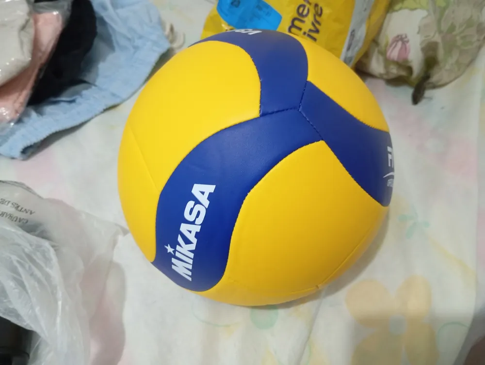 Bola De Vôlei De Quadra Mikasa V360w Fivb + Bomba De Ar Amarelo - Imagem 2