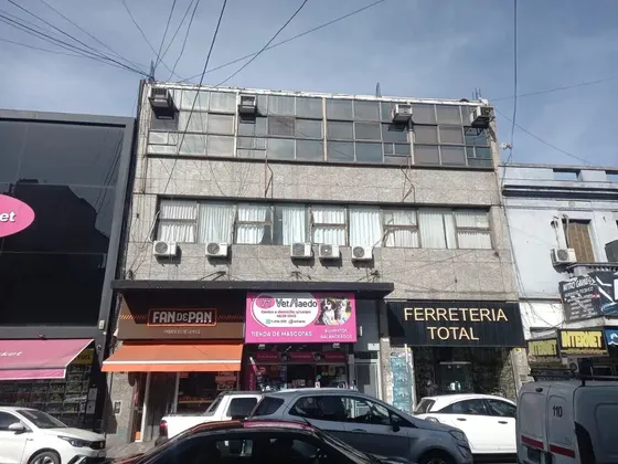 Oficina Sobre Rivadavia 2° Piso Con Ascensor (120 Mts2 Cub) 