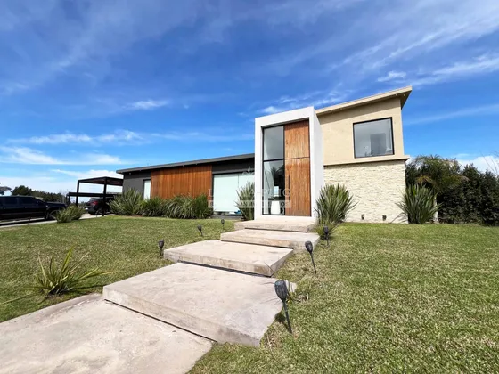 Casa En Venta 3 Dormitorios Lote Interno - San Matias