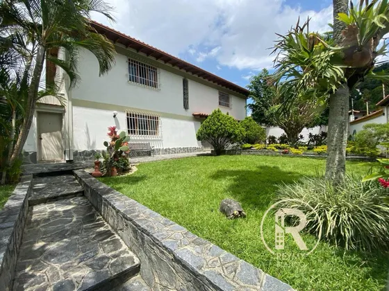 Casa En Venta En Prados Del Este/ Calle Cerrada