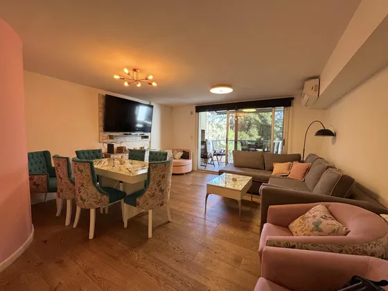 Departamento En Venta De Dos Dormitorios En Abasto Vista Al Parque
