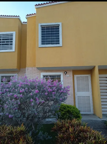 Co.en Venta Tonwhouse En Urb. Tierra Clara 