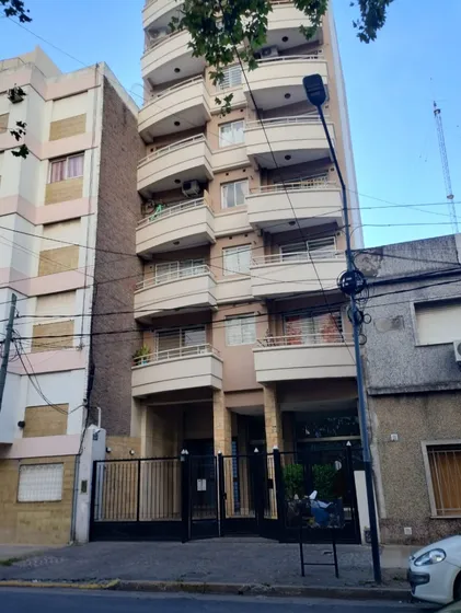 Semipiso De 2 Ambientes Con Cochera. Excelente Ubicacion