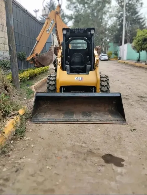 Alquiler De Jumbo Y Retroexcavadora Maquinaria Pesada!!