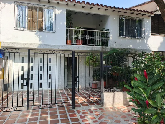 Se Vende Hermosa Casa En El Exclusivo Barrio Camino Real  Cali, Colombia (18615).