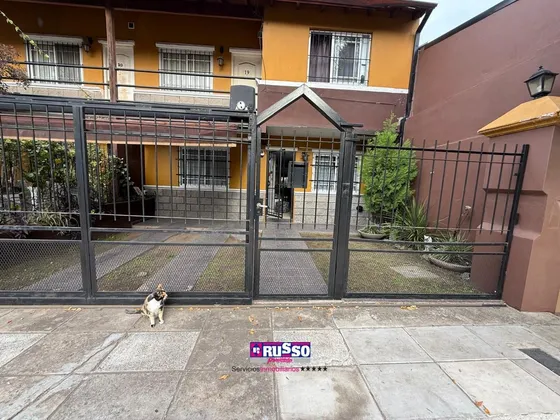 Venta  Departamento De 4 Ambientes Con Patio Y Cochera