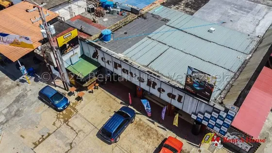 María Martínez Te Ofrece En Alquiler Este Espacioso Local Comercial Al Este De Barquisimeto, Piso De Cerámica, Ideal Para Centro Médico, Espacios Para Inducciones, Brinda Seguridad Y Flexibilidad.