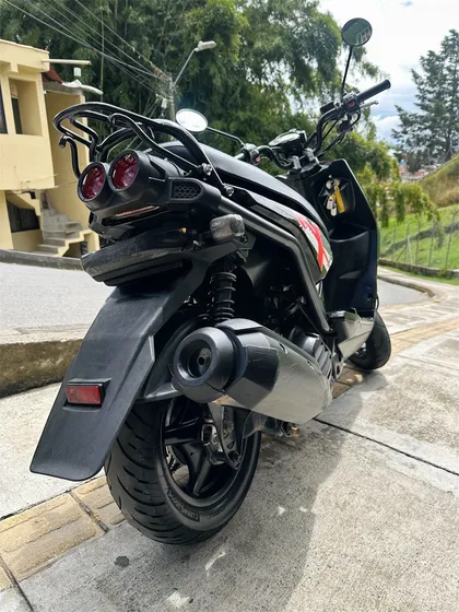Bws X Motard 125, En Muy Buen Estado, Color Negro Y Rojo.