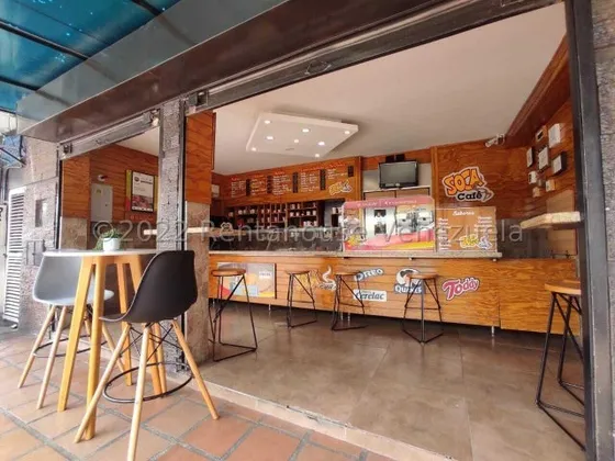 % Raiza Suarez Vende Increíble Casa En La Mejor Zona De Barquisimeto, 2 5 4 3 5 4, Ideal Para Uso Residencial Y Comercial, Posee 2 Locales Comerciales, Todos Los Servicios Básicos. No Esperes Mas     