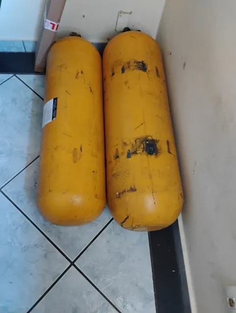 Vendo Cilindro De Gás Gnv ,de 10 E 7.5 Metros Cúbicos.quinta