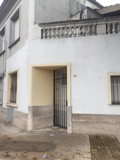 Ph De 3 Ambientes C/ Entrada Independiente Al Frente - En Esquina