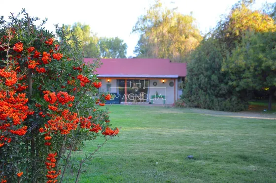 Casa En Arriendo De 5 Dorm. En Chicureo Centro