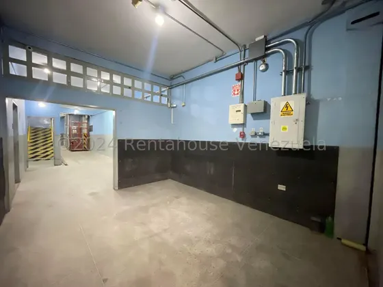 Excelente Edificio Ubicado En Zona Comercial De La Ciudad De Maracay 24-24423 Irrr