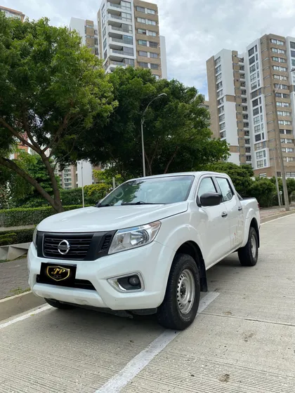 Nissan Np300 Frontier 2.5 Cd 4x4 Se Mt 4p