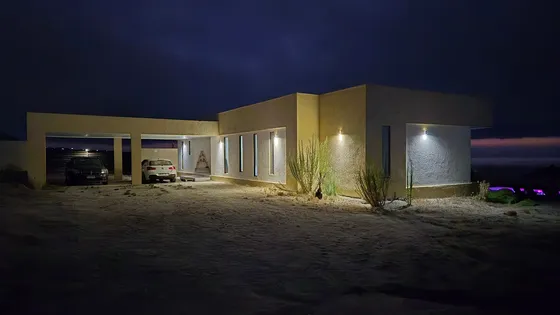 Casa Mediterránea En Parcela Con Piscina Frente Al Mar