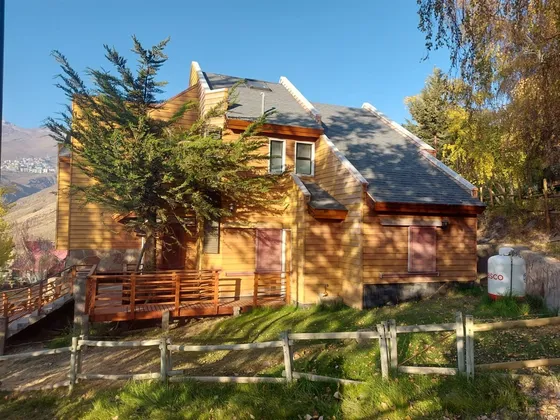 Casa En Venta De 4 Dorm. En Lo Barnechea, Farellones. 