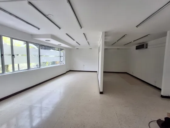 Oficina En Arriendo Ubicada En El Poblado  Sector San Diego (17392).