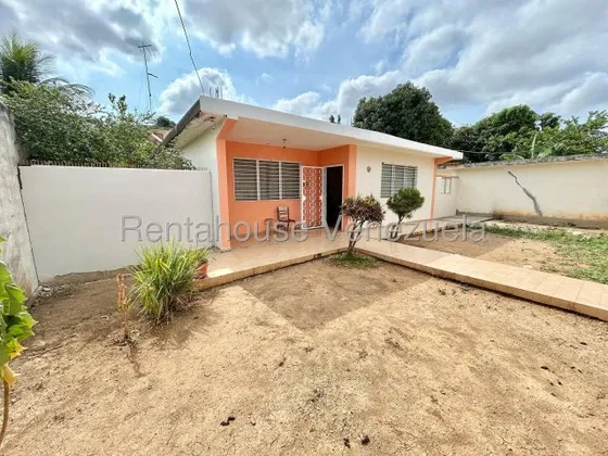 Casa En Venta En Barquisimeto Av Intercomunal Via Duaca Con Cocina En Mamposteria Amplia Y Comoda Cod 25 20278 Comunicate Soy Gabi Irastorza                                                            