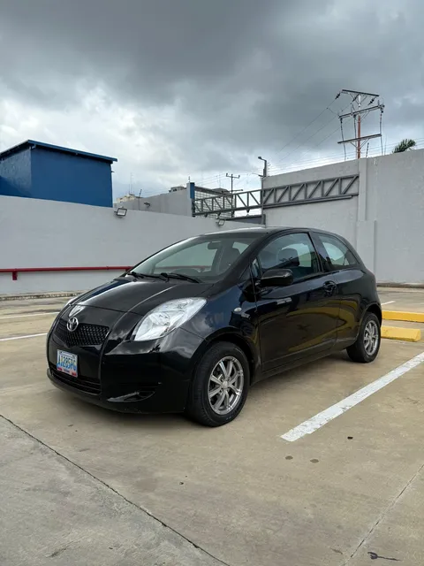 Toyota Yaris Sedán Sincronico