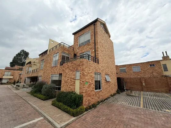 Casa En Venta En Campobelo. Cod V1594