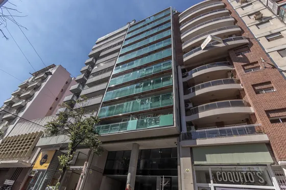 Cordoba Al 2300 Venta Departamento 2 Dormitorios Con Cochera En Rosario