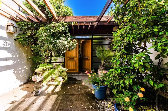 Casa En Venta De 4 Dorm. En Vitacura Sector Pio Xi