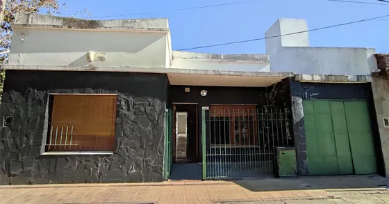 Casa En Venta - 4 Dormitorios 2 Baños 1 Cochera - 200mts2 - Tolosa