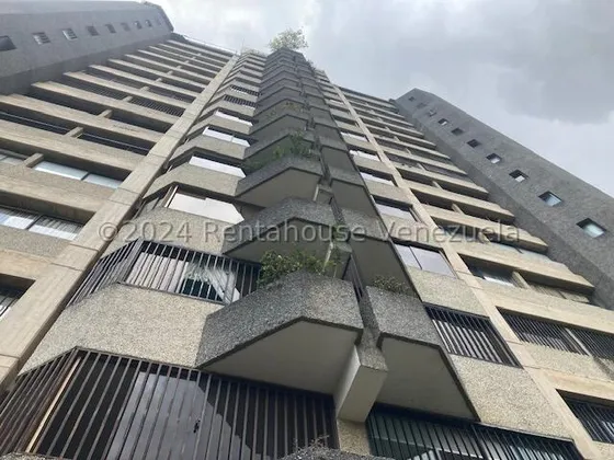 Jg Cod Flex 25-18281 Se Vende Bello Y Espacioso Apartamento De 4 Habitaciones En Lomas De Prados Del Este Negociable