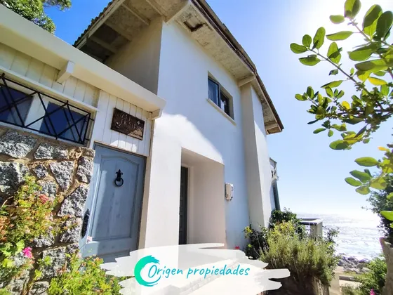 Casa En Primera Linea De La Costanera Norte De El Quisco