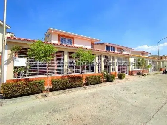 Casa En Venta En Urbanizacion Los Girasoles Maracay La Morita 25-15883 Wjo