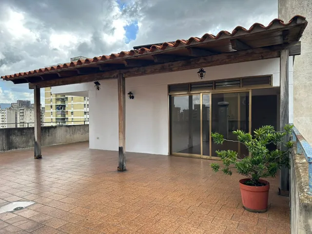 Apartamento En Venta Av Panteon 4h/3b/3e - 500m2