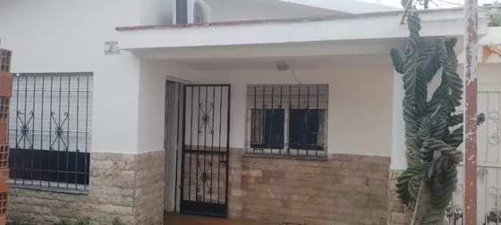 Vendo Casa En Villa Allende C/pileta+depto De 1 Dormitorio