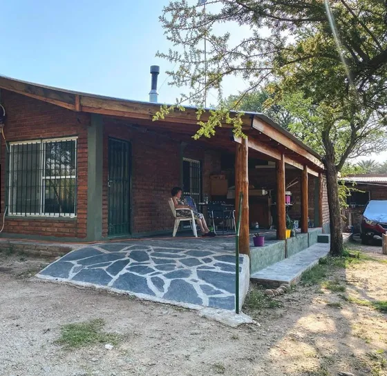 Casa En Venta - 2 Dormitorios 2 Baños - 1.000mts2 - Cortaderas, Balcarce