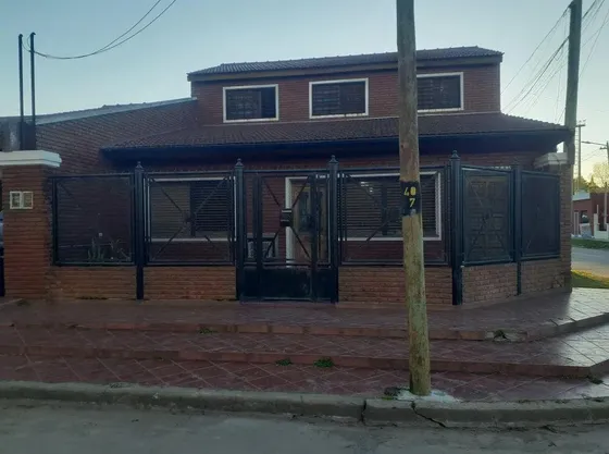 Casa Venta - 4 Dormitorios 2 Baños - 283mts2 Totales - Glew