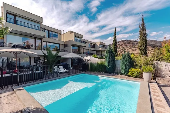 Casa En Venta De 4 Dorm. En Lo Barnechea