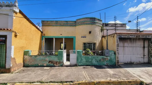 Casa Comercial En Venta - Zona Comercial De La Candelaria, Calle Peña