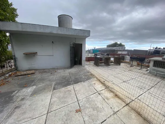 Casa Tipo Apartamento De Altos 3 Dormitorios Con Azotea