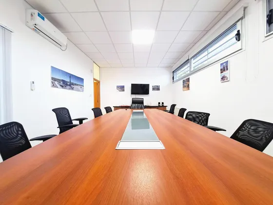 Oficinas Con Galpones En 149 E/ 46 Y 47 La Plata
