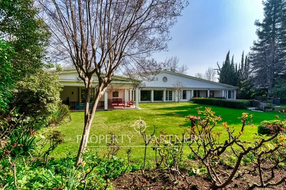 Espectacular Casa Con Gran Terreno En La Foresta